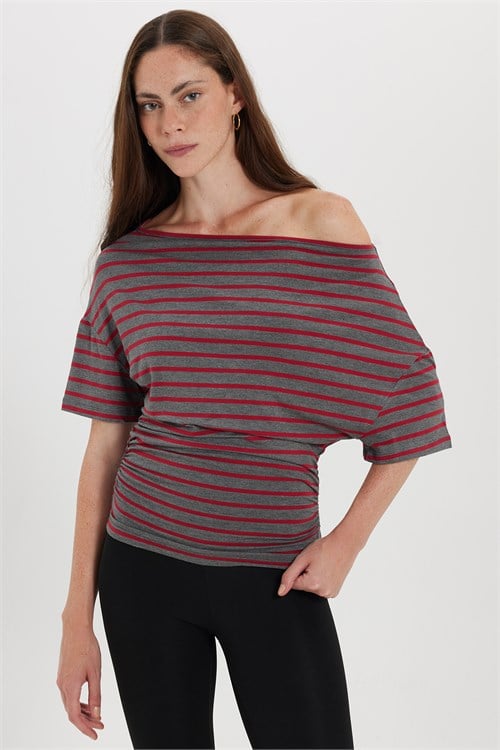 Kadın Regular Fit Klasik Kesim Asimetrik Yaka Yarasa Kol Çizgili Likralı Bordo Viskon Crop Bluz