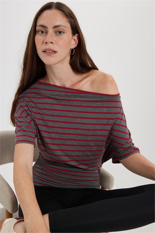 Kadın Regular Fit Klasik Kesim Asimetrik Yaka Yarasa Kol Çizgili Likralı Bordo Viskon Crop Bluz