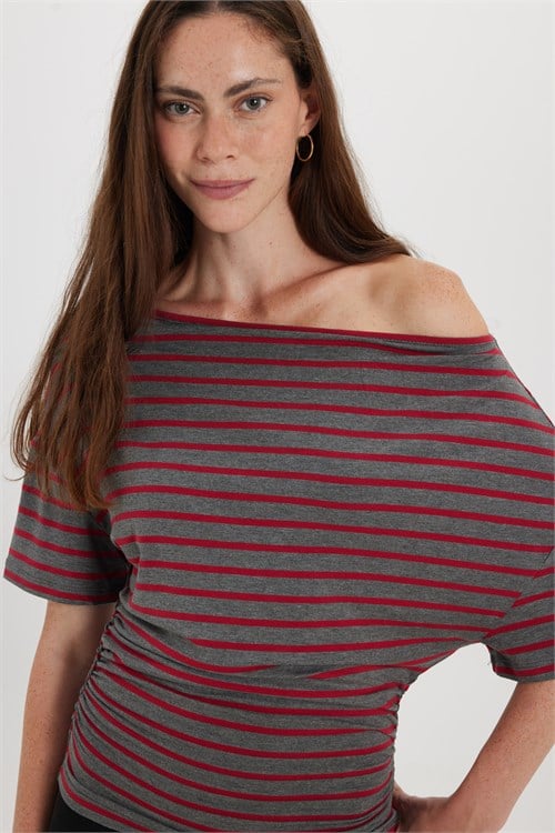 Kadın Regular Fit Klasik Kesim Asimetrik Yaka Yarasa Kol Çizgili Likralı Bordo Viskon Crop Bluz