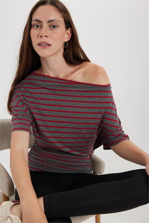 Kadın Regular Fit Klasik Kesim Asimetrik Yaka Yarasa Kol Çizgili Likralı Bordo Viskon Crop Bluz