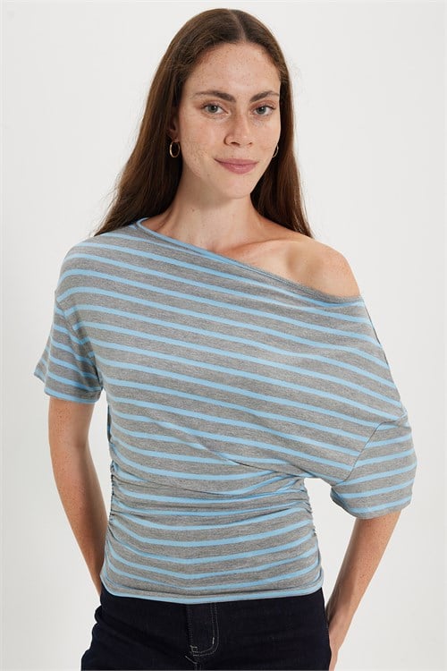 Kadın Regular Fit Klasik Kesim Asimetrik Yaka Yarasa Kol Çizgili Likralı Mavi Viskon Crop Bluz