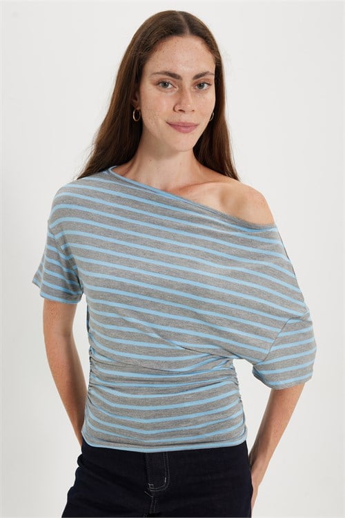 Kadın Regular Fit Klasik Kesim Asimetrik Yaka Yarasa Kol Çizgili Likralı Mavi Viskon Crop Bluz