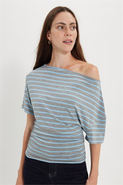 Kadın Regular Fit Klasik Kesim Asimetrik Yaka Yarasa Kol Çizgili Likralı Mavi Viskon Crop Bluz