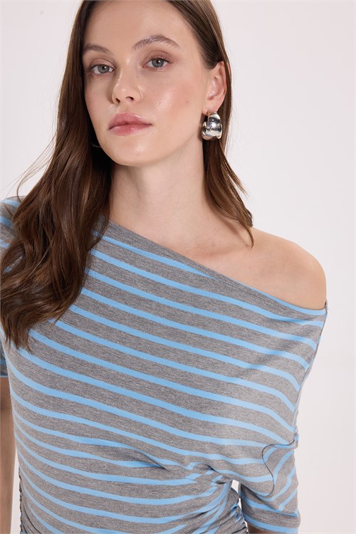 Kadın Regular Fit Klasik Kesim Asimetrik Yaka Yarasa Kol Çizgili Likralı Mavi Viskon Crop Bluz