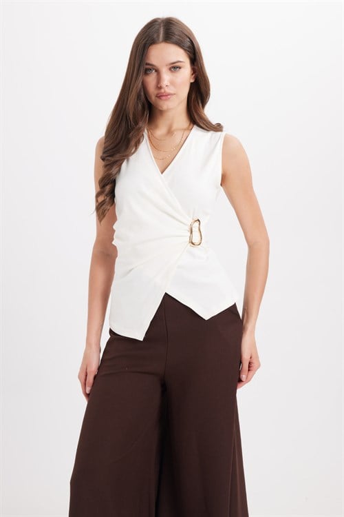 Kadın Slim Fit Dar Kesim Pamuklu Sıfır Kol Kruvaze Yaka Büzgülü Ekru Bluz