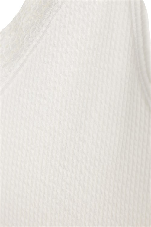 Kadın Slim Fit Dar Kesim Askılı V Yaka Dantel Detaylı Ekru Atlet Bluz