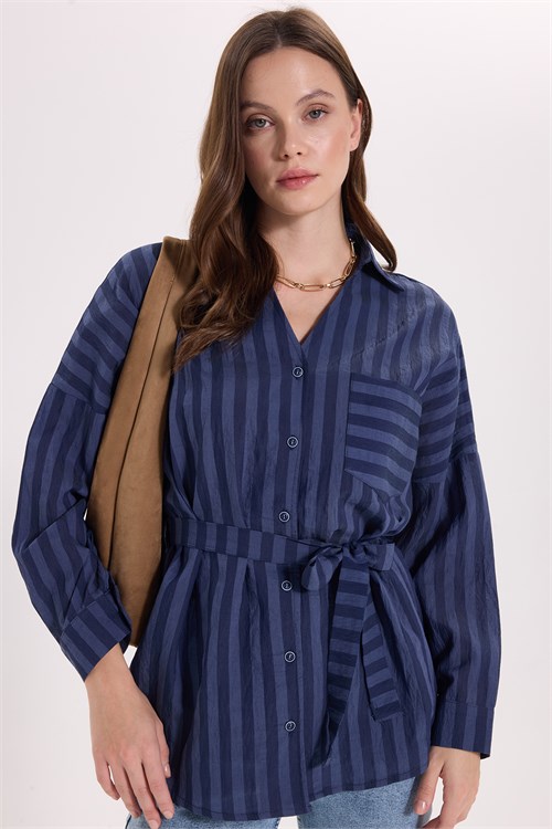Kadın Oversize Geniş Kesim Uzun Kollu Pamuklu Beli Kuşaklı Çizgili Cepli Lacivert Gömlek