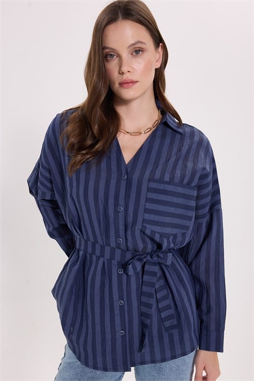 Kadın Oversize Geniş Kesim Uzun Kollu Pamuklu Beli Kuşaklı Çizgili Cepli Lacivert Gömlek