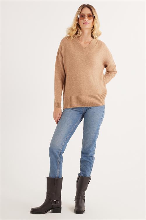 Kadın Slim Fit Dar Kesim V Yaka Camel Kazak