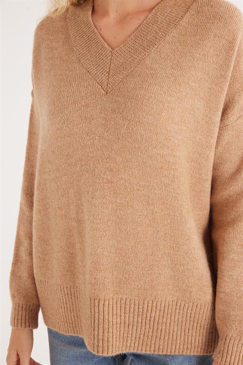 Kadın Slim Fit Dar Kesim V Yaka Camel Kazak