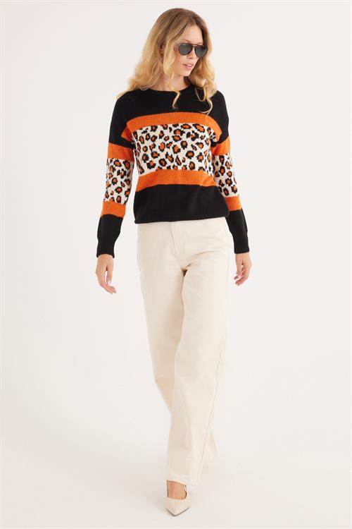 Kadın Slim Fit Dar Kesim Bisiklet Yaka Leopar Desenli Siyah Kazak