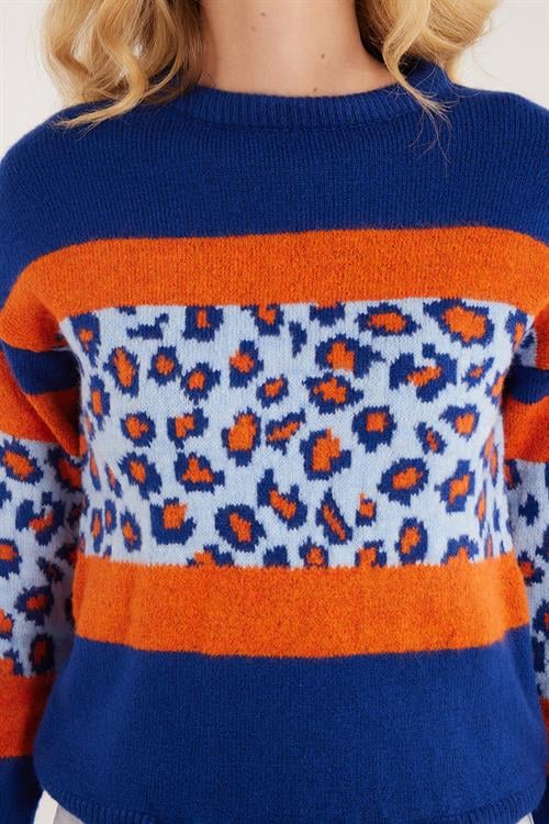 Kadın Slim Fit Dar Kesim Bisiklet Yaka Leopar Desenli Mavi Kazak