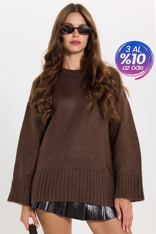 Kadın Oversize Geniş Kesim Bisiklet Yaka Truvakar Kollu Kahverengi Triko Kazak