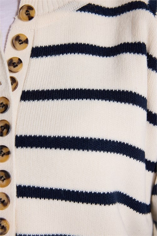 Kadın Standart Fit Normal Kesim Reglan Kol Çizgili Bisiklet Yaka Düğmeli Beyaz Kazak