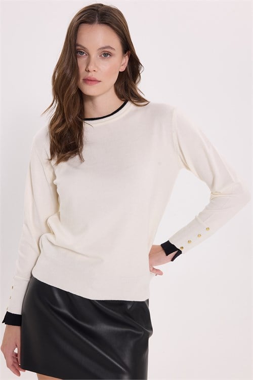 Kadın Slim Fit Dar Kesim Bisiklet Yaka Garnili Düğme Detaylı Ekru Triko Kazak