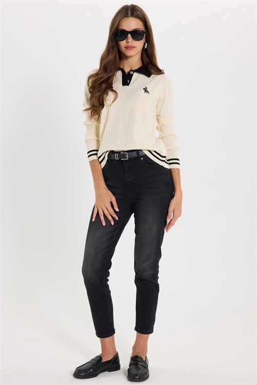 Kadın Slim Fit Dar Kesim Uzun Kollu Polo Yaka Nakışlı Krem Kazak