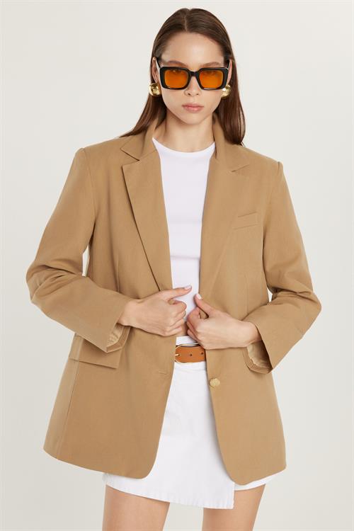 Kadın Slim Fit Dar Kesim Mono Yaka Torba Cep Vatkalı Bej Ceket