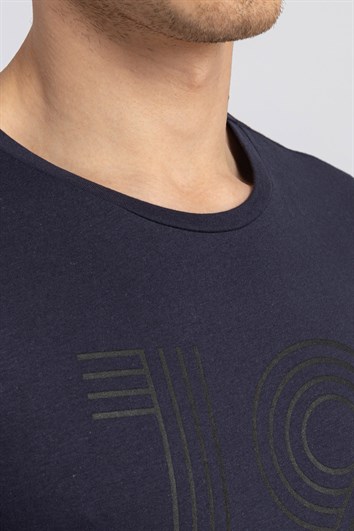 Erkek Slim Fit Dar Kesim %100 Pamuk Yumuşak Dokulu Baskılı Lacivert Bisiklet Yaka Tişört