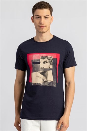 Erkek Slim Fit Dar Kesim %100 Pamuk Yumuşak Dokulu Baskılı Lacivert Bisiklet Yaka Tişört