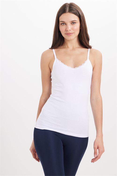 Kadın Slim Fit Dar Kesim Pamuklu İnce Askılı Dantel Detaylı Beyaz Crop Atlet