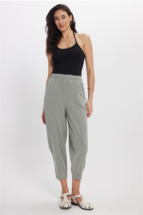 Kadın Slim Fit Dar Kesim Pamuklu Halter Yaka İnce Bağcıklı Siyah Crop