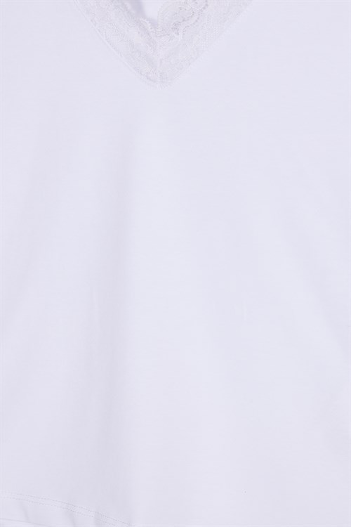 Kadın Slim Fit Dar Kesim  Kolsuz V Yaka Dantel Detaylı Pamuklu Likralı Beyaz Crop