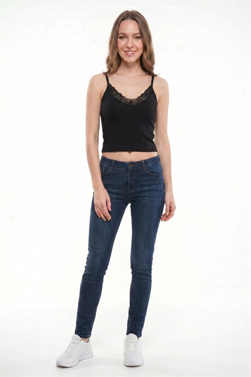 Kadın Slim Fit Dar Kesim  Kolsuz V Yaka Dantel Detaylı Pamuklu Likralı Siyah Crop