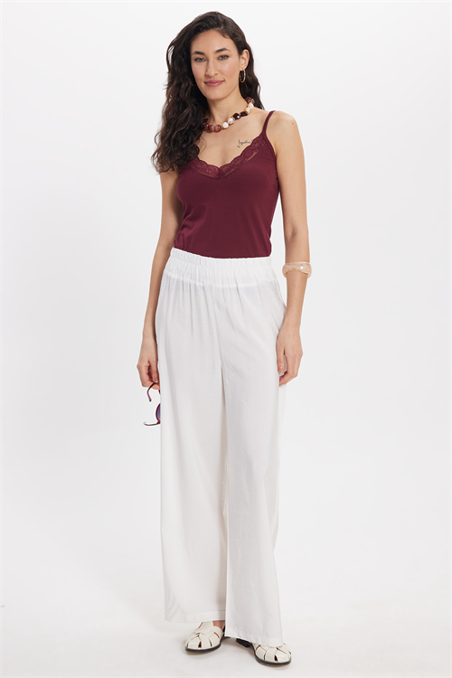 Kadın Slim Fit Dar Kesim  Kolsuz V Yaka Dantel Detaylı Pamuklu Likralı Bordo Crop