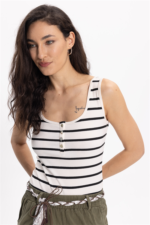 Kadın Slim Fit Dar Kesim Pamuklu Askılı Kare Yaka Çizgili Beyaz Crop