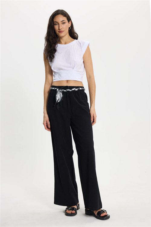 Kadın Slim Fit %100 Pamuk Pileli Yumuşak Doku Beyaz Bisiklet Yaka Crop Bluz