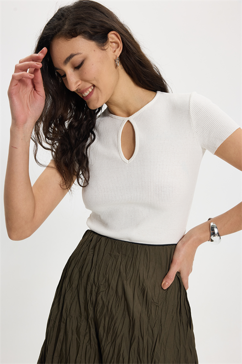 Kadın Slim Fit Dar Kesim %100 Pamuk Bisiklet Yaka Kısa Kol Ekru Crop