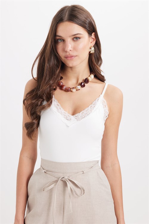 Kadın Slim Fit Dar Kesim İnce Askılı Dantel Detaylı Likralı Ekru Crop Atlet