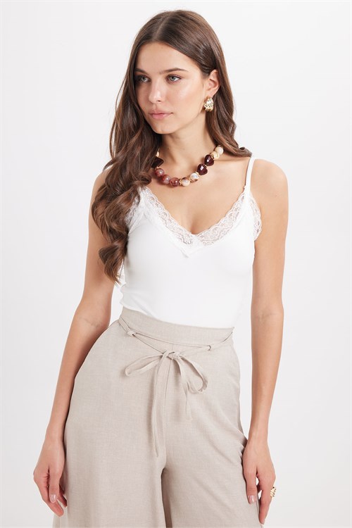 Kadın Slim Fit Dar Kesim İnce Askılı Dantel Detaylı Likralı Ekru Crop Atlet