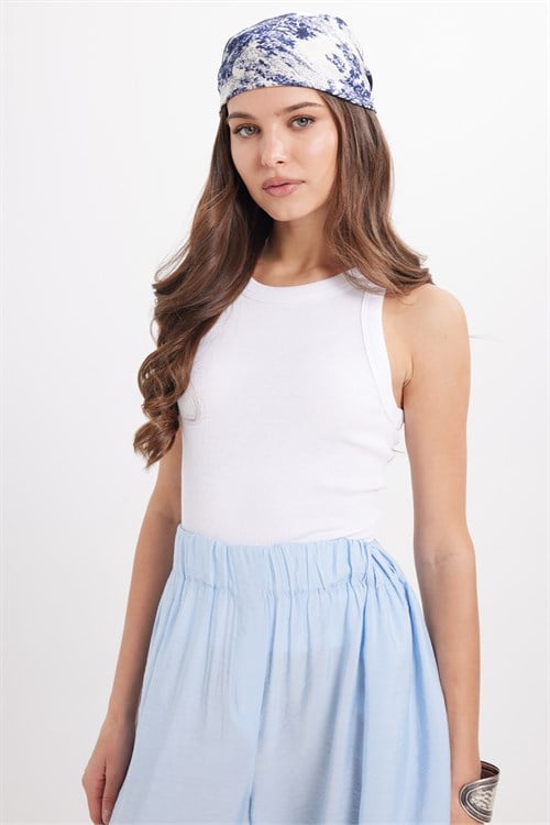 Kadın Slim Fit Dar Kesim Pamuklu Askılı Bisiklet Yaka Beyaz Crop Atlet