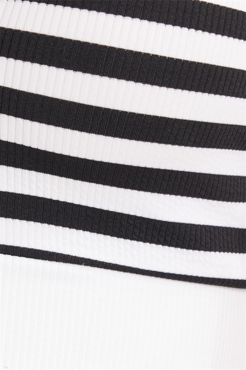 Kadın Slim Fit Dar Kesim Sırtı Çapraz Bağlamalı Askılı V Yaka Çizgili Ekru Crop 