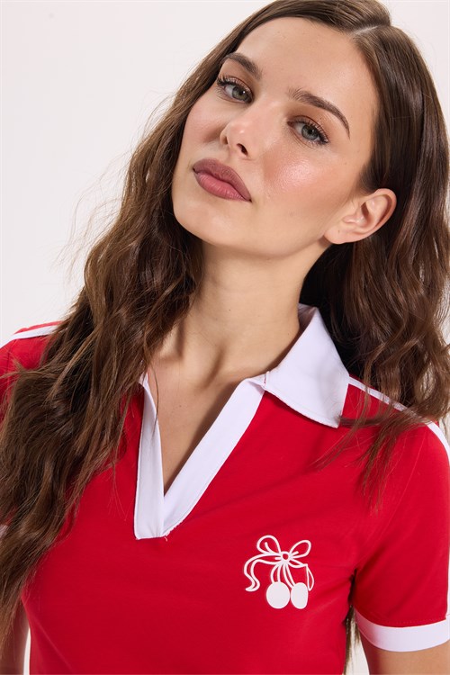 Kadın Slim Fit Dar Kesim Kısa Kollu Baskılı Omzu Şeritli V Yaka Kırmızı Tişört Body