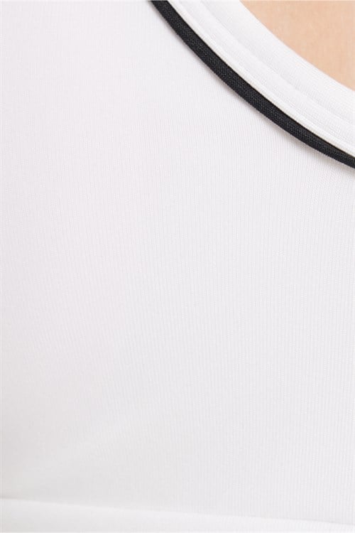 Kadın Slim Fit Dar Kesim Çapraz Bağlamalı Askılı V Yaka Beyaz Crop 