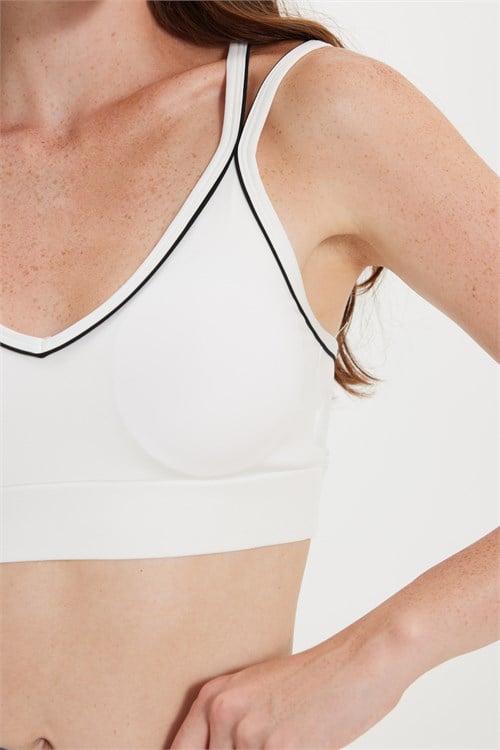 Kadın Slim Fit Dar Kesim Çapraz Bağlamalı Askılı V Yaka Beyaz Crop 