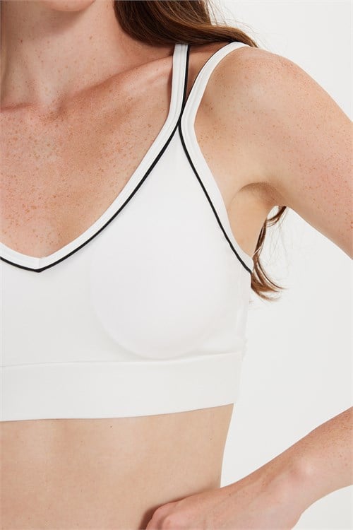 Kadın Slim Fit Dar Kesim Çapraz Bağlamalı Askılı V Yaka Beyaz Crop 