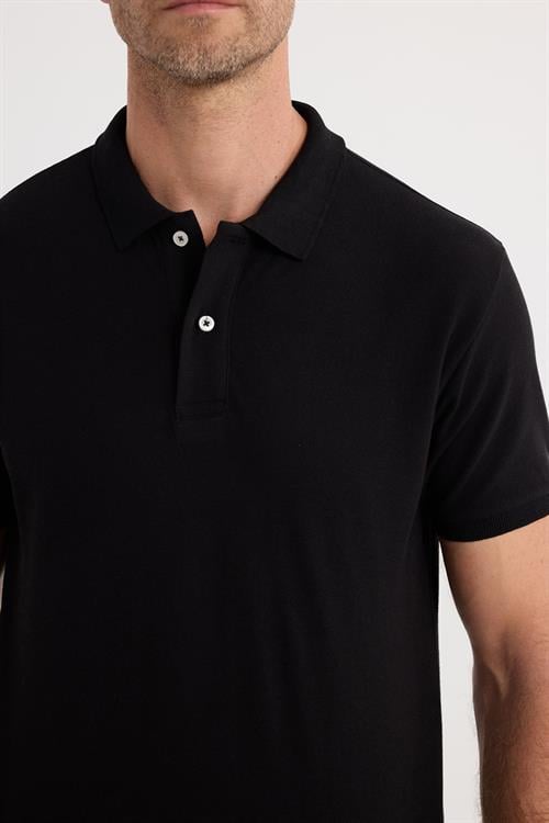 Erkek Regular Fit Klasik Kesim Pamuklu Yumuşak Dokulu Serin Tutan Kumaş Düz Siyah Polo Yaka Tişört