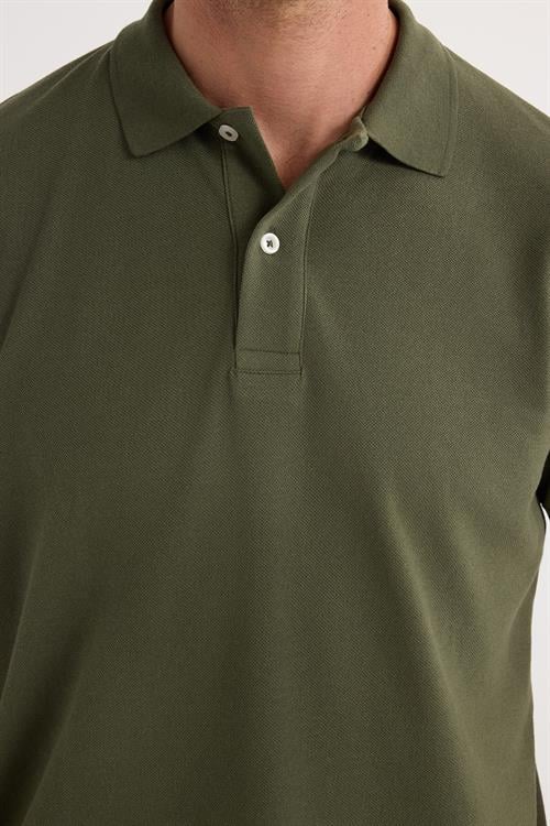 Erkek Regular Fit Klasik Kesim Pamuklu Yumuşak Dokulu Serin Tutan Kumaş Düz Pike Haki Polo Yaka Tişört