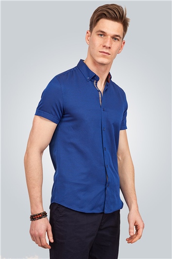Erkek Slim Fit Dar Kesim Kısa Kollu Pamuklu Oxford Doku Sax Mavi Düğmeli Yaka Gömlek