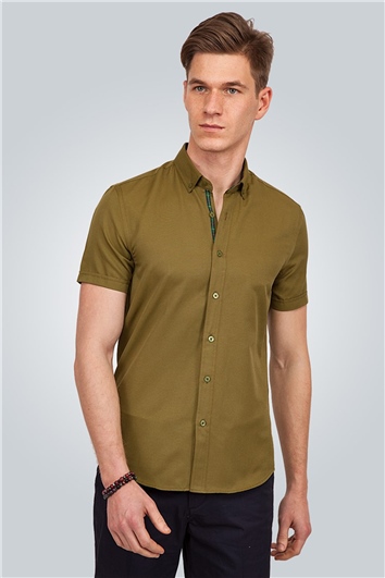 Erkek Slim Fit Dar Kesim Kısa Kollu Pamuklu Oxford Doku Kolay Ütülenebilir Haki Düğmeli Yaka Gömlek