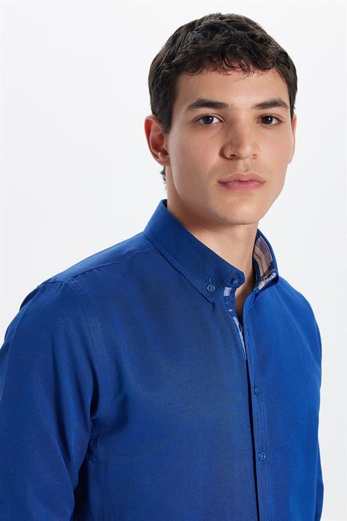Erkek Slim Fit Dar Kesim Uzun Kollu Pamuklu Oxford Doku Sax Mavi Düğmeli Yaka Gömlek