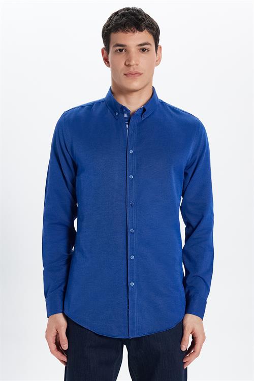 Erkek Slim Fit Dar Kesim Uzun Kollu Pamuklu Oxford Doku Sax Mavi Düğmeli Yaka Gömlek