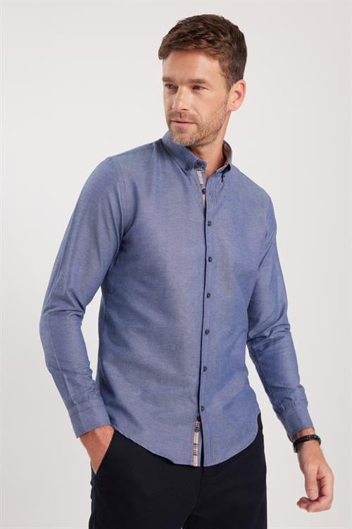 Erkek Slim Fit Dar Kesim Uzun Kollu Pamuklu Oxford Doku Lacivert Düğmeli Yaka Gömlek