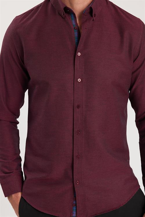 Erkek Slim Fit Dar Kesim Uzun Kollu Pamuklu Oxford Doku Kolay Ütülenebilir Bordo Düğmeli Yaka Gömlek