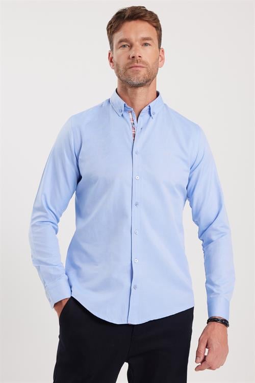 Erkek Slim Fit Dar Kesim Uzun Kollu Pamuklu Oxford Doku Kolay Ütülenebilir Mavi Düğmeli Yaka Gömlek