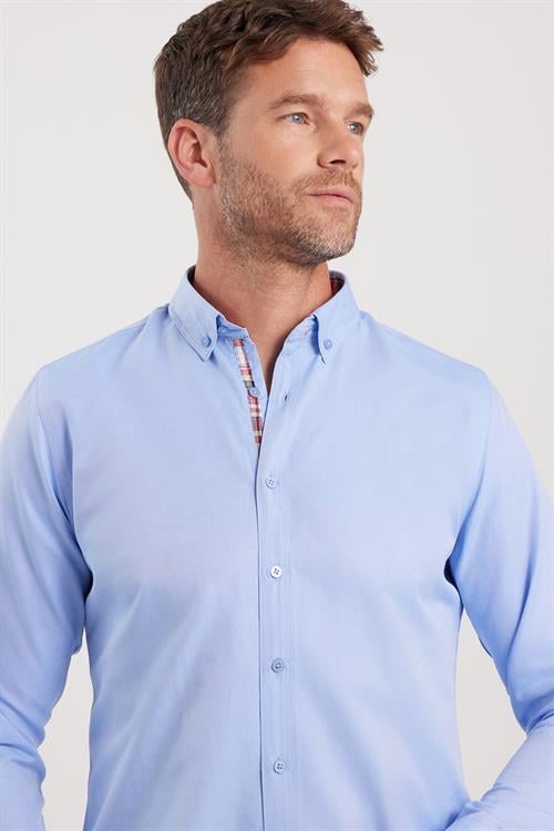 Erkek Slim Fit Dar Kesim Uzun Kollu Pamuklu Oxford Doku Kolay Ütülenebilir Mavi Düğmeli Yaka Gömlek