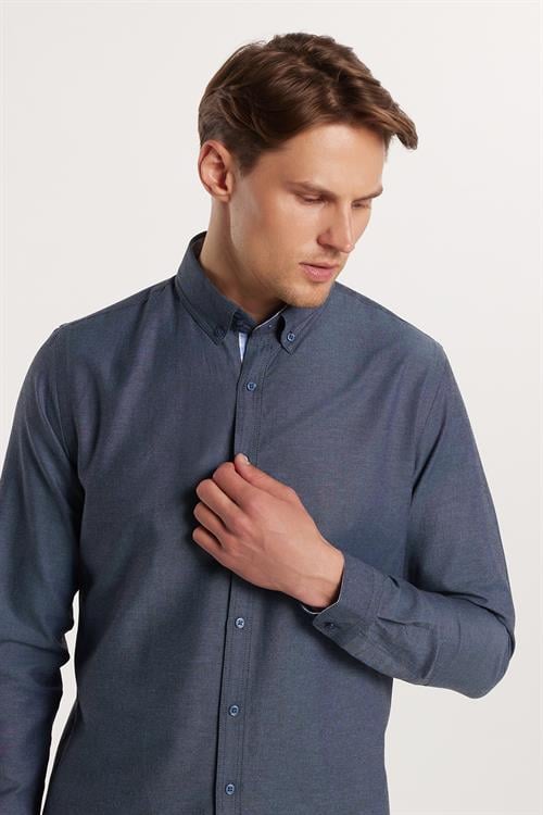 Erkek Slim Fit Dar Kesim Uzun Kollu Pamuklu Oxford Doku Kolay Ütülenebilir Mavi Düğmeli Yaka Gömlek